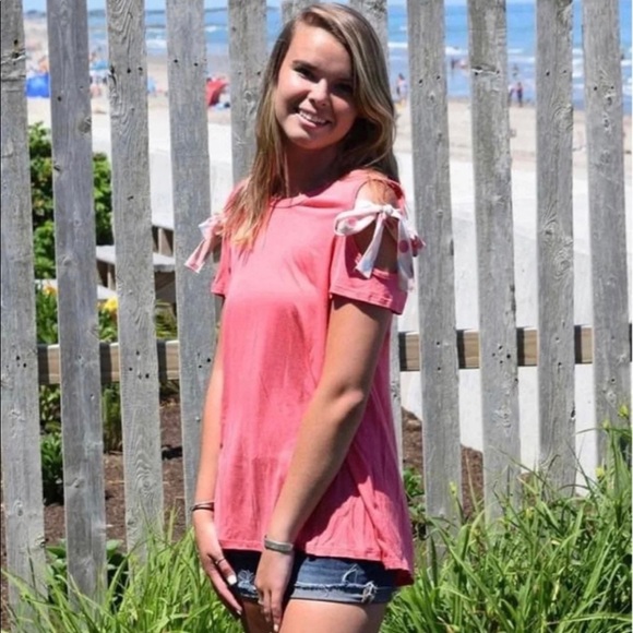 Cold shoulder top with bows - Picture 4 of 5